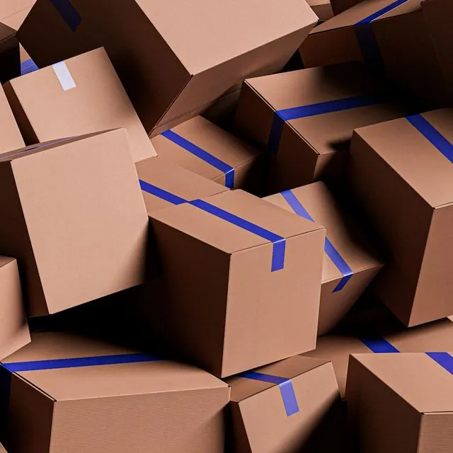 Caixas de papelão fechadas com fita adesiva